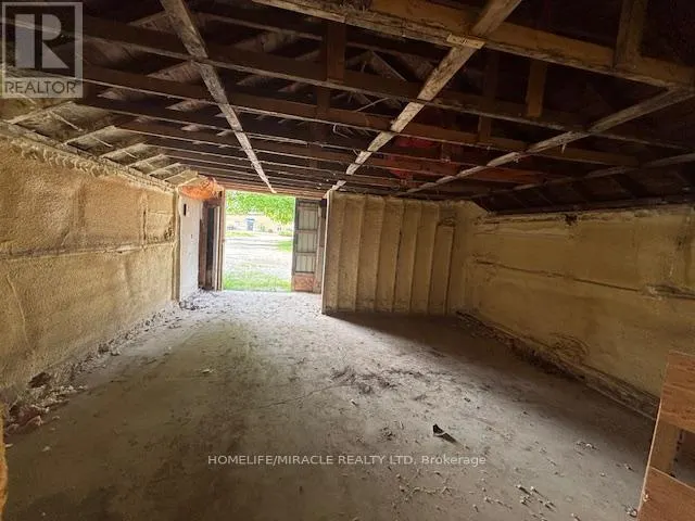 (SHOP) - 1047 PARKINSON ROAD