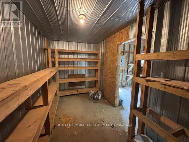 (SHOP) - 1047 PARKINSON ROAD