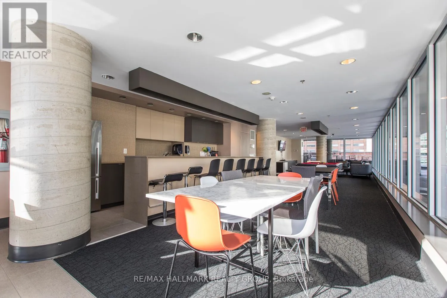 906 - 324 LAURIER AVENUE W