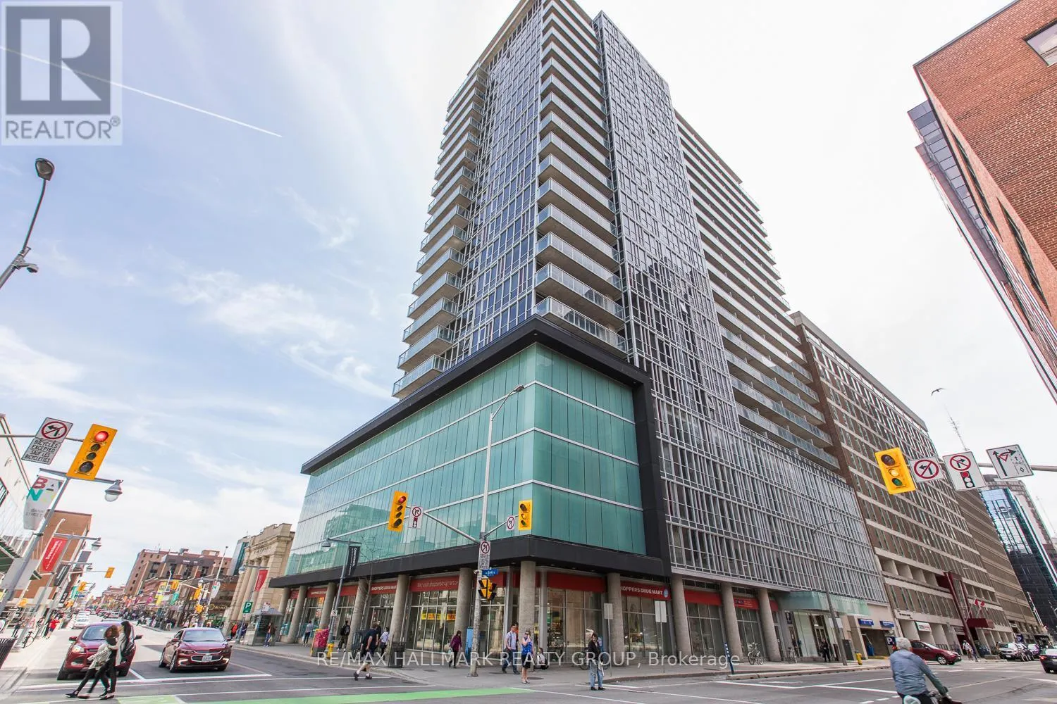 906 - 324 LAURIER AVENUE W