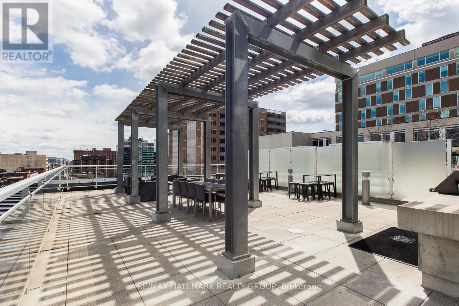 906 - 324 LAURIER AVENUE W