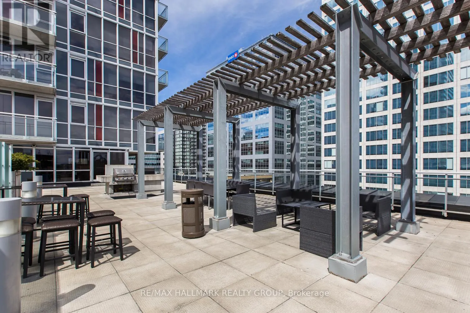 906 - 324 LAURIER AVENUE W
