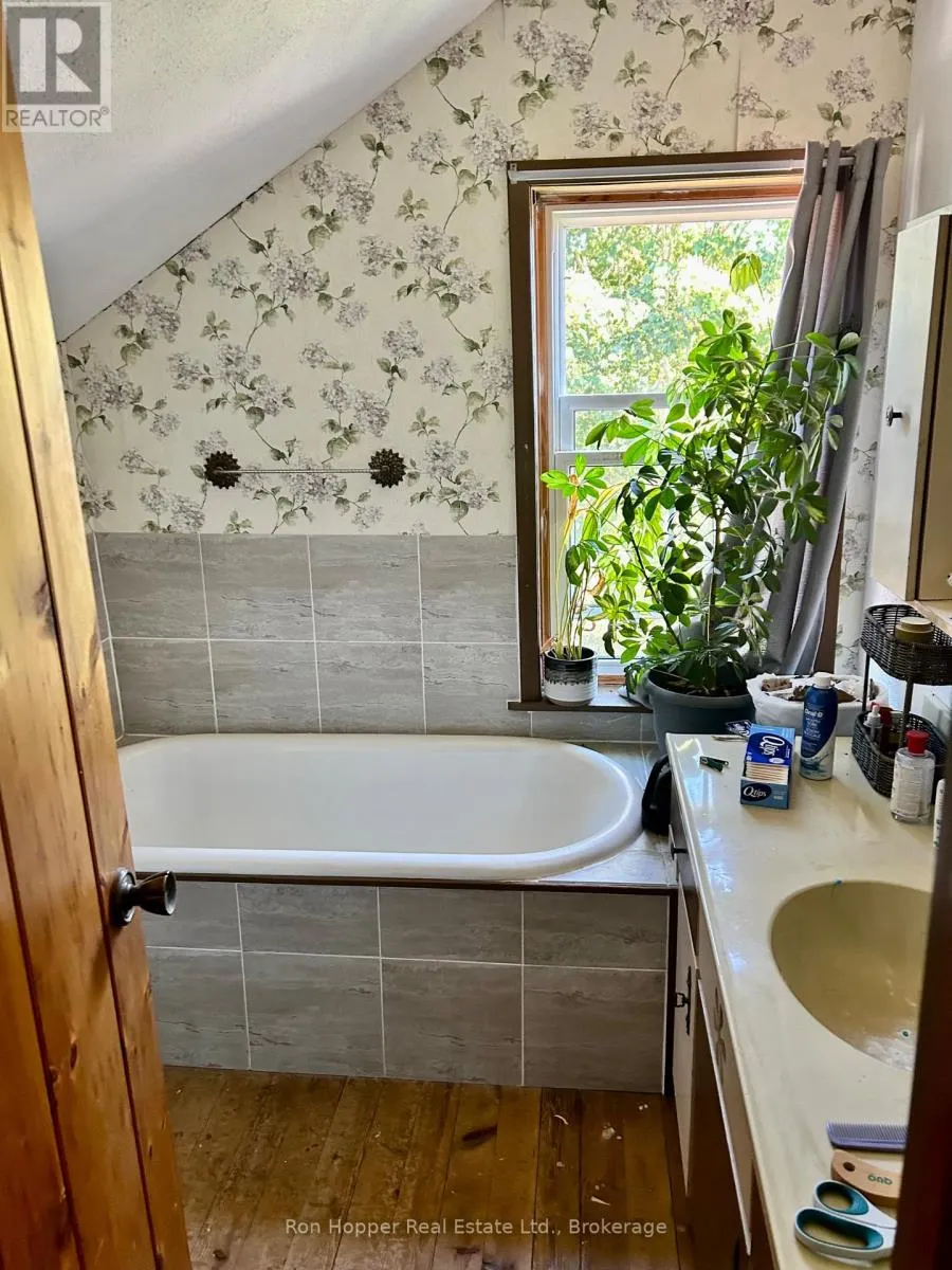 439629 SYDENHAM-LAKESHORE DRIVE