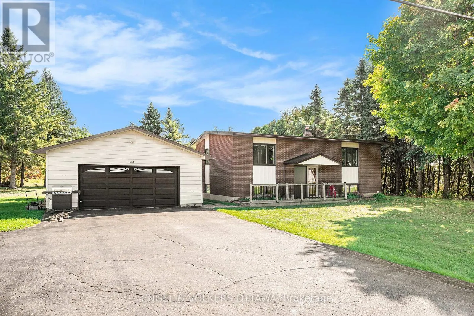 258 HERRICK DRIVE, RR#1, ARNPRIOR DRIVE