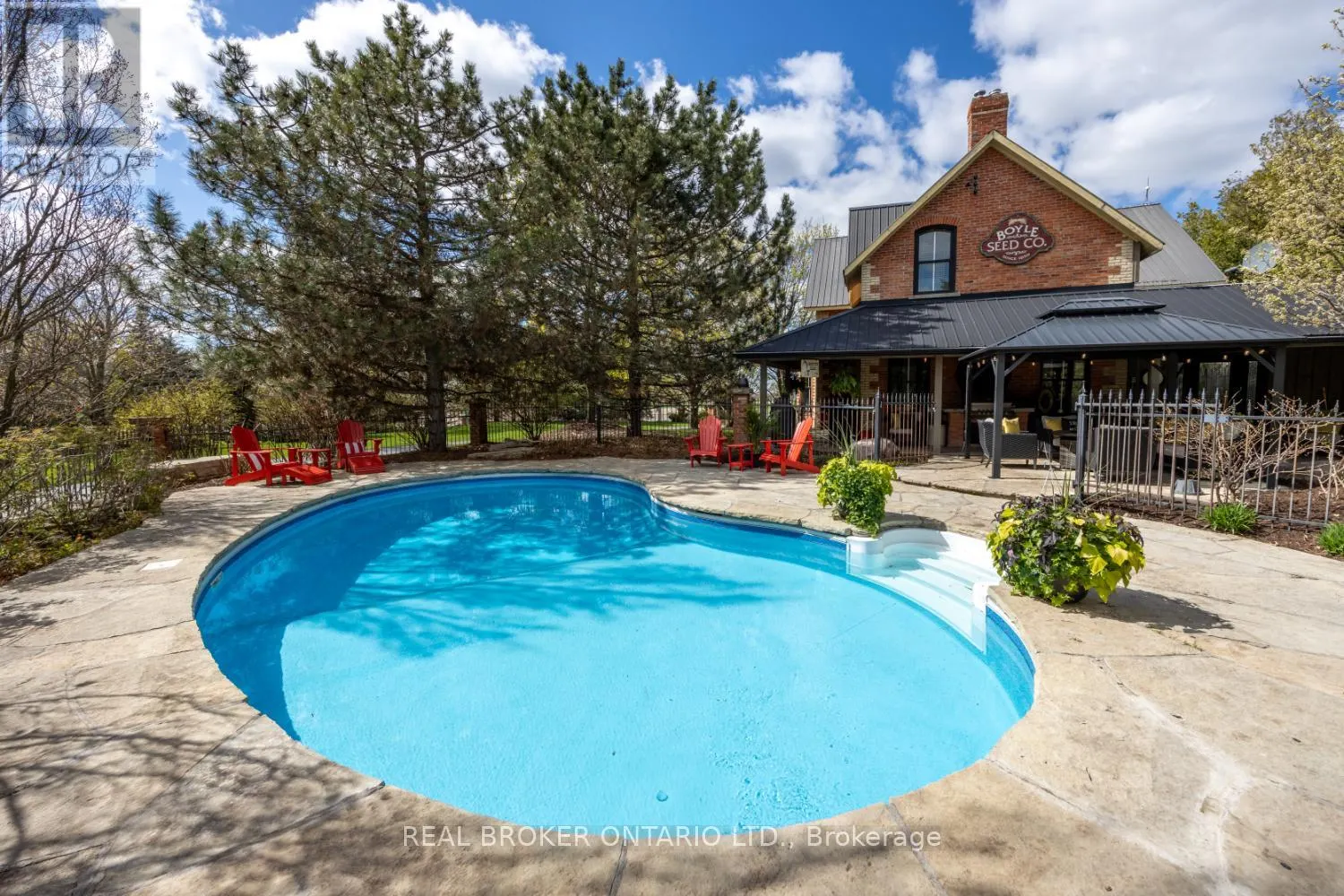 832 HIGHWAY 7A