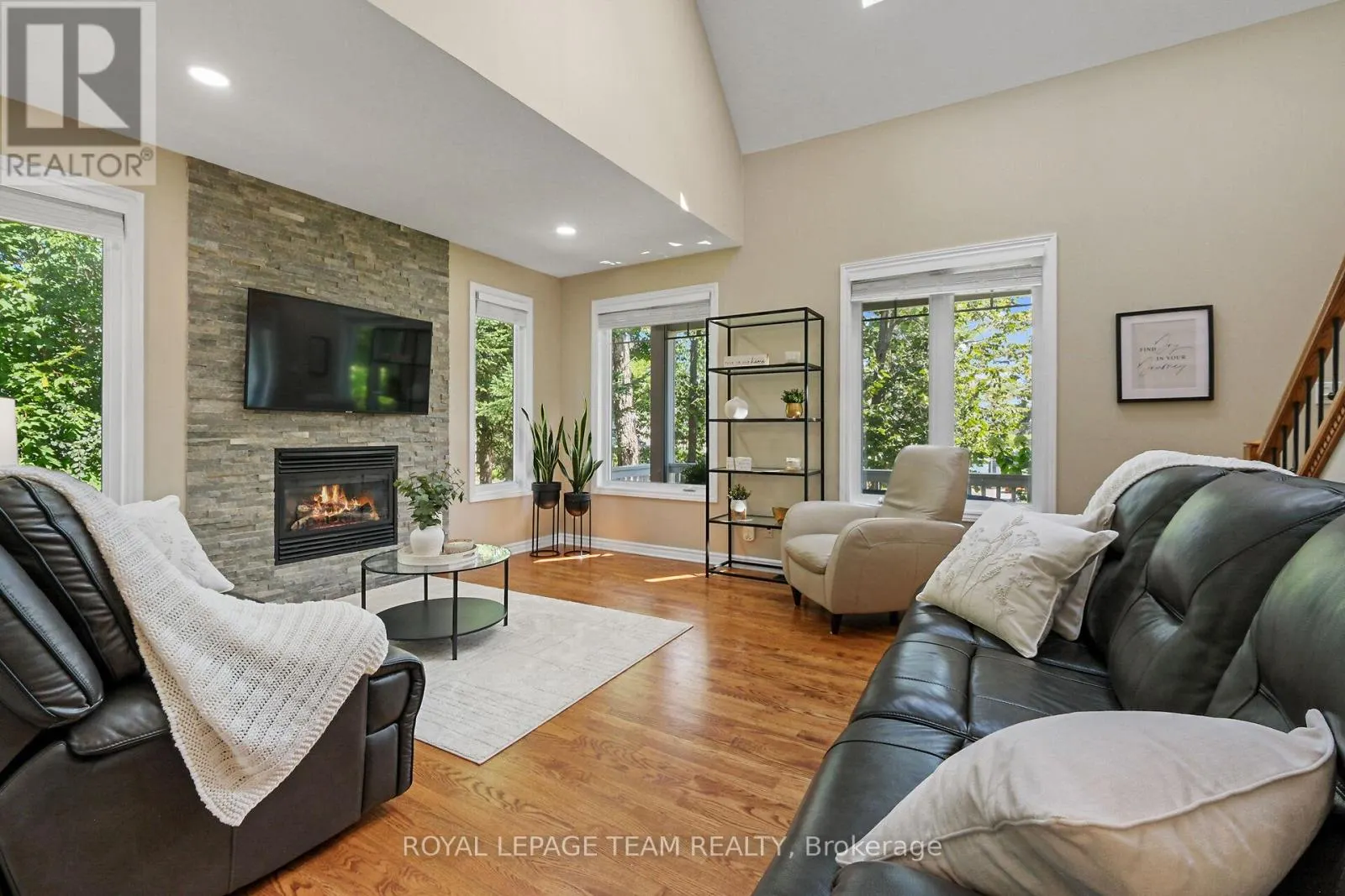 2893 BARLOW CRESCENT