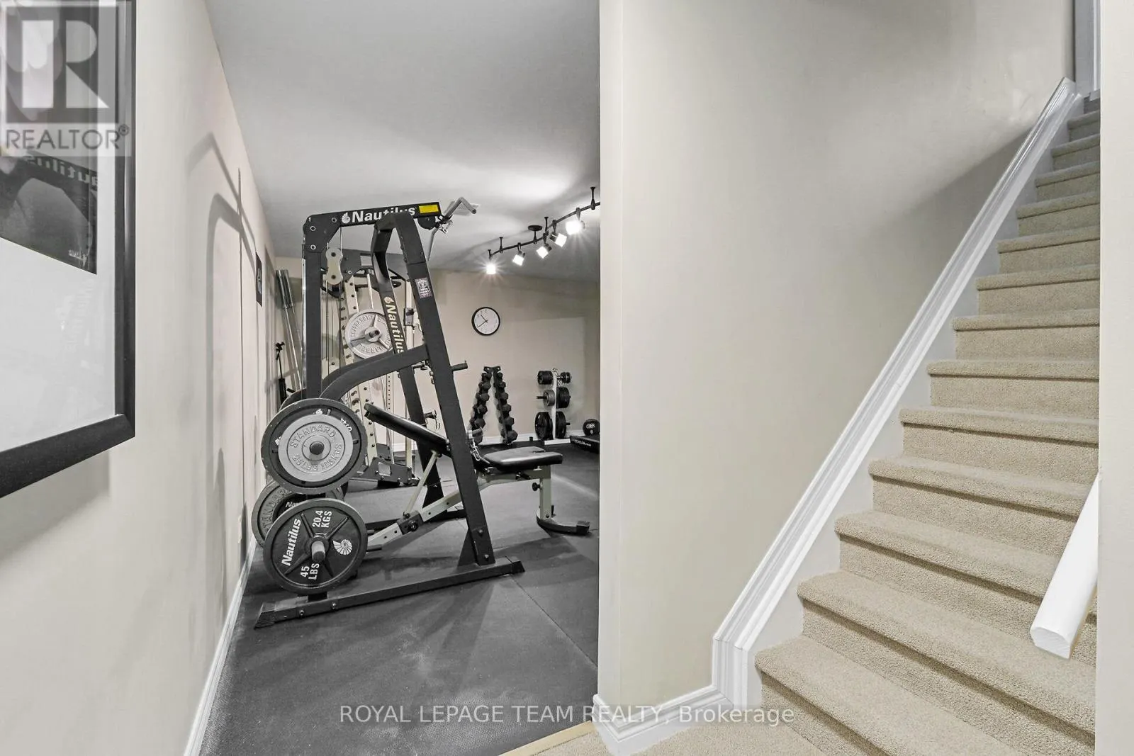 2893 BARLOW CRESCENT