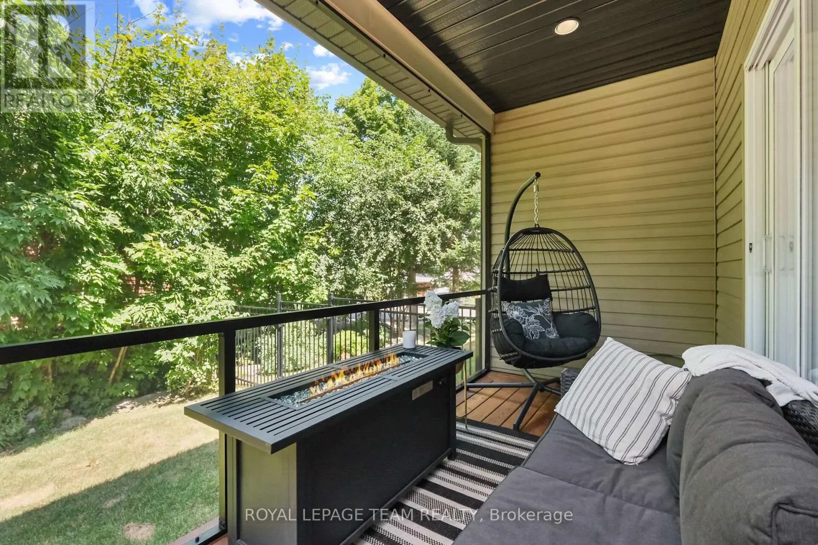 2893 BARLOW CRESCENT
