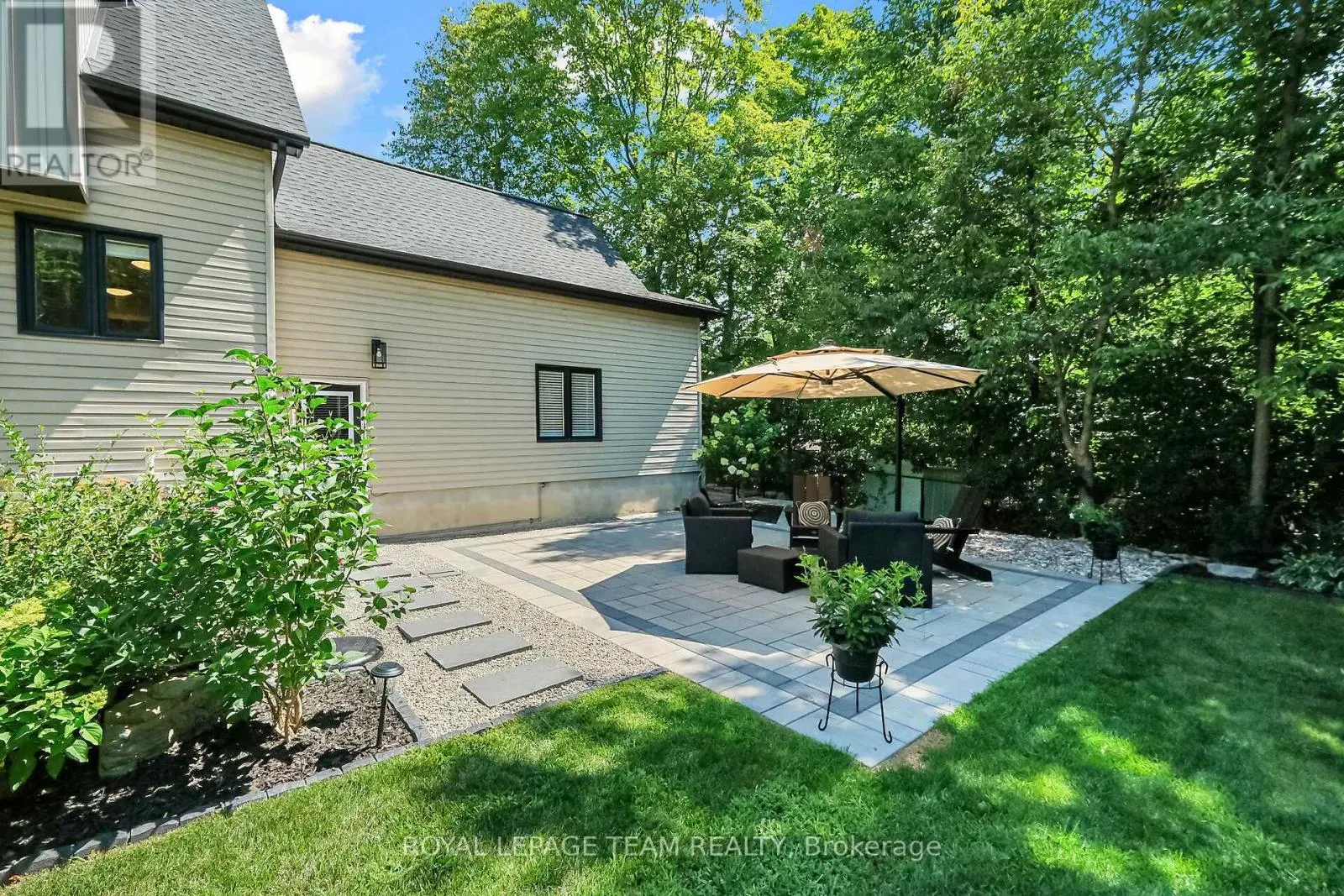 2893 BARLOW CRESCENT