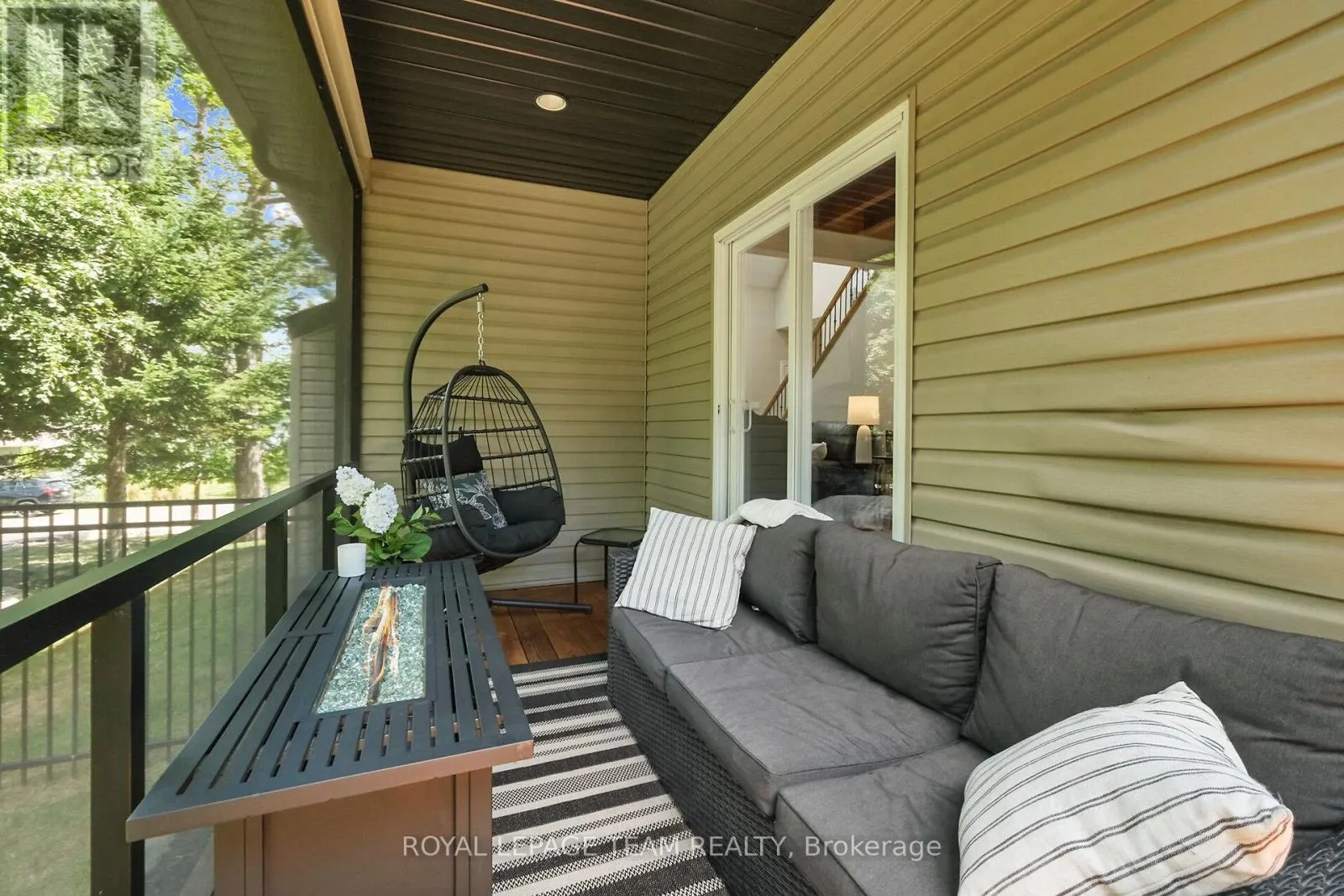 2893 BARLOW CRESCENT