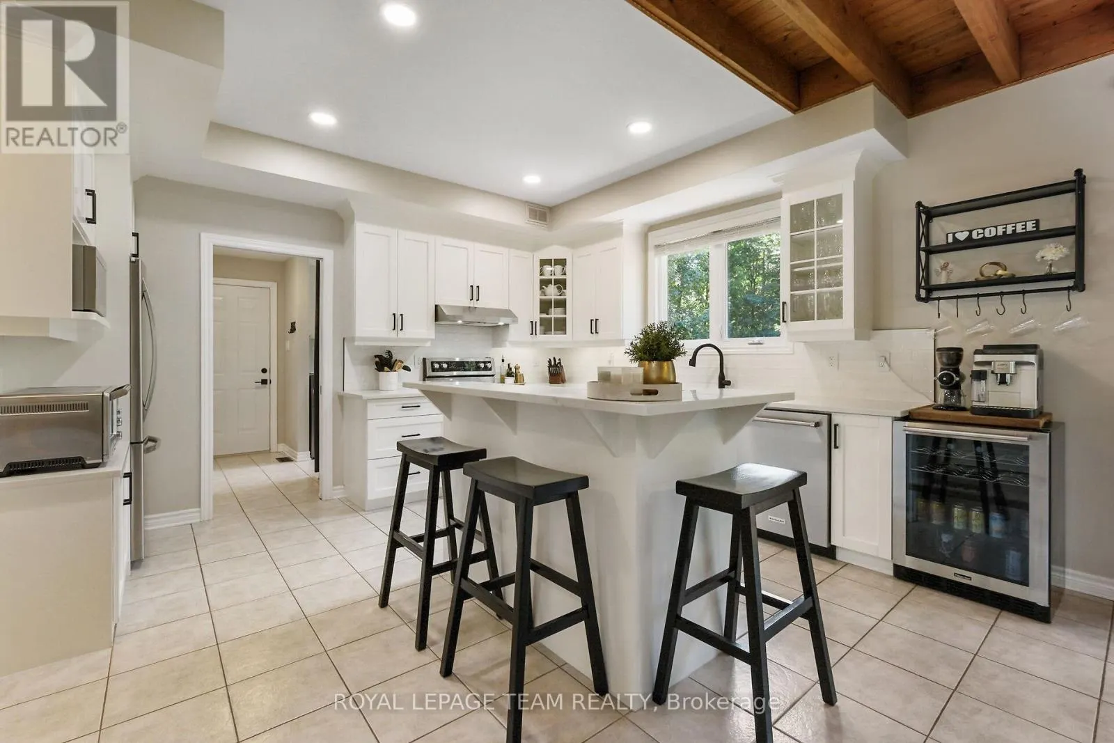 2893 BARLOW CRESCENT