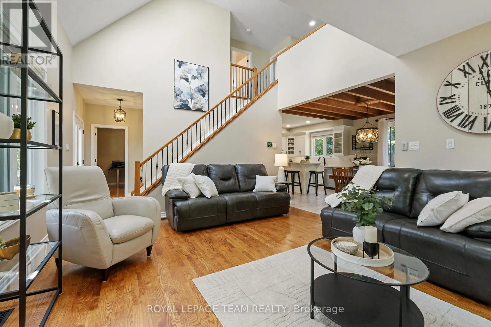 2893 BARLOW CRESCENT