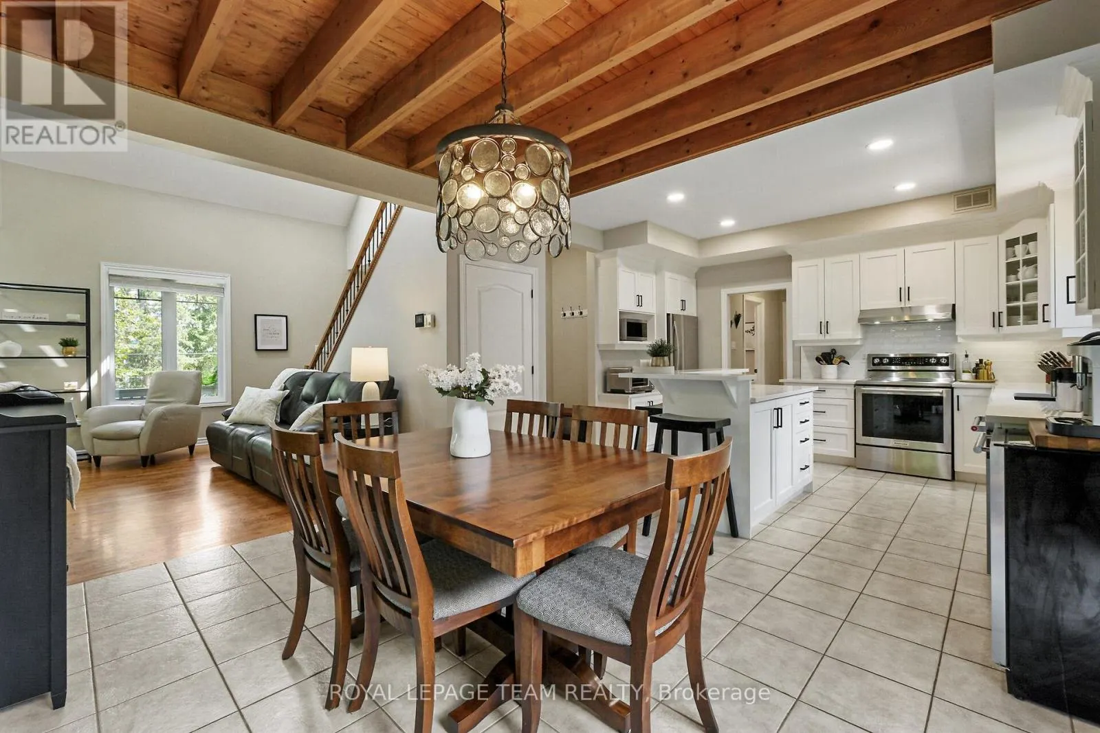 2893 BARLOW CRESCENT