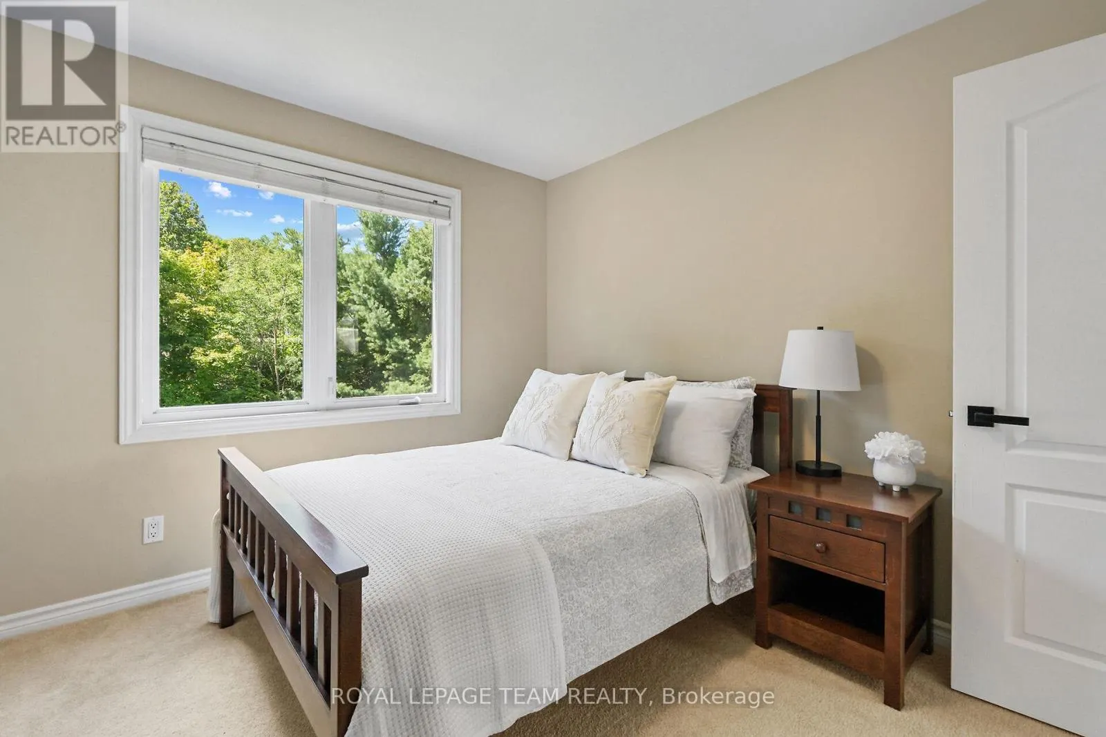 2893 BARLOW CRESCENT