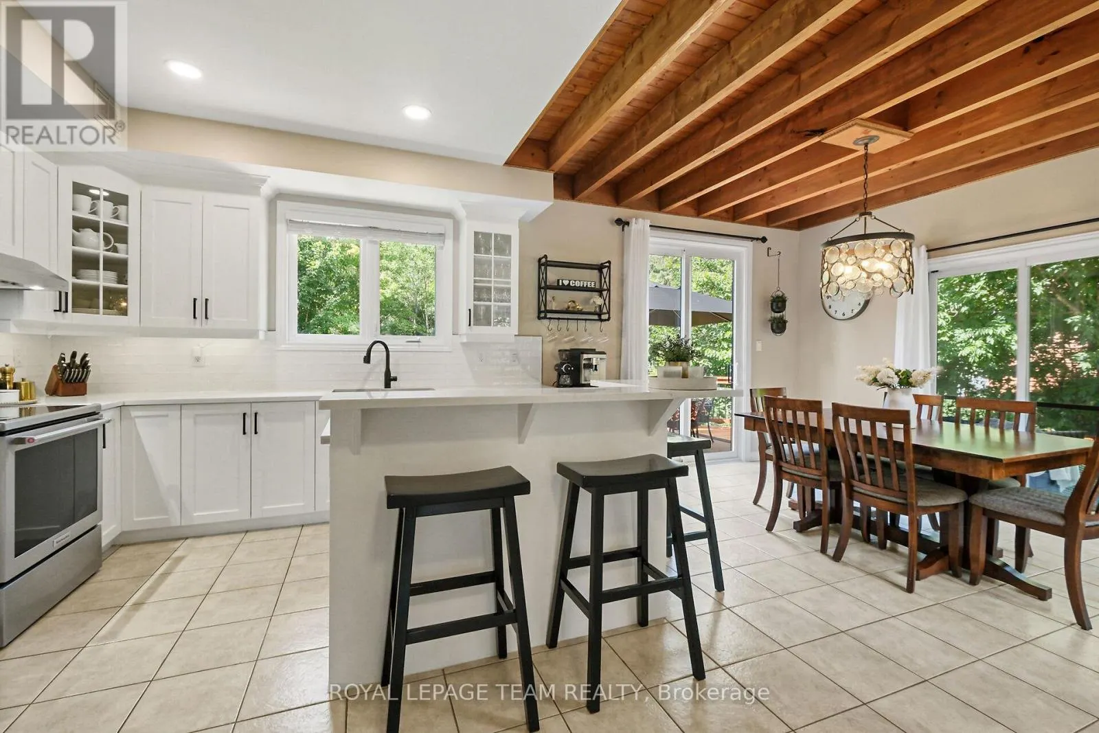 2893 BARLOW CRESCENT