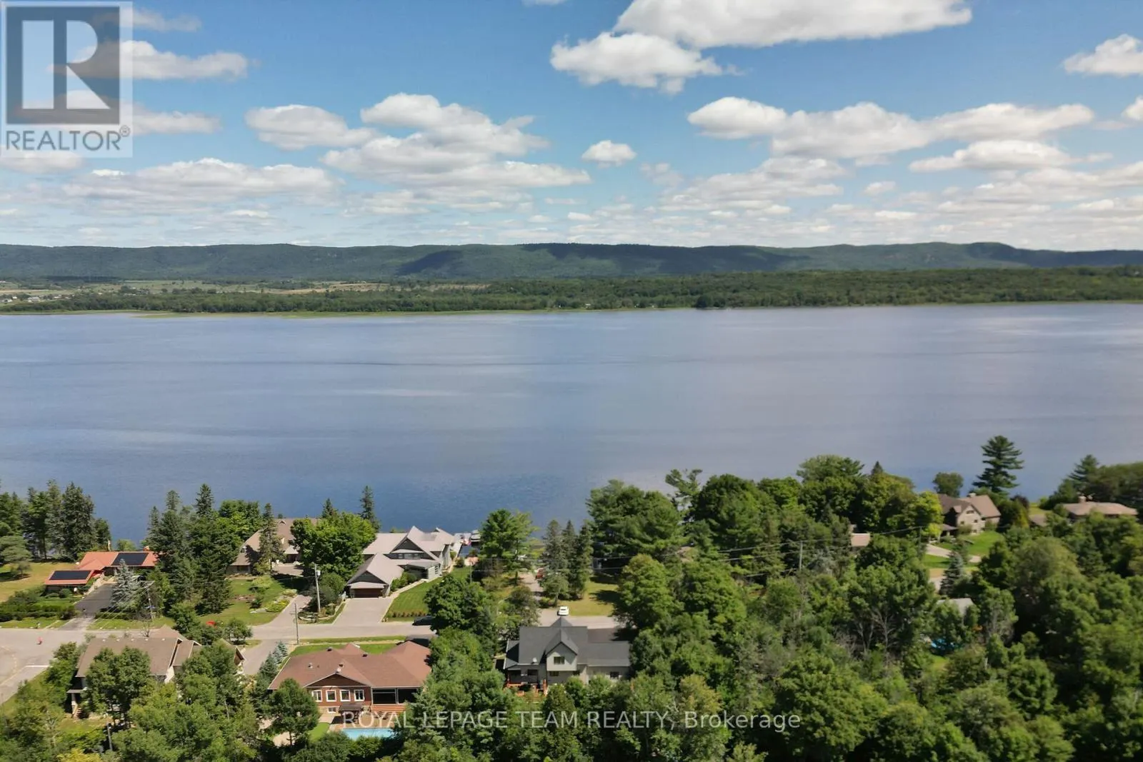 2893 BARLOW CRESCENT
