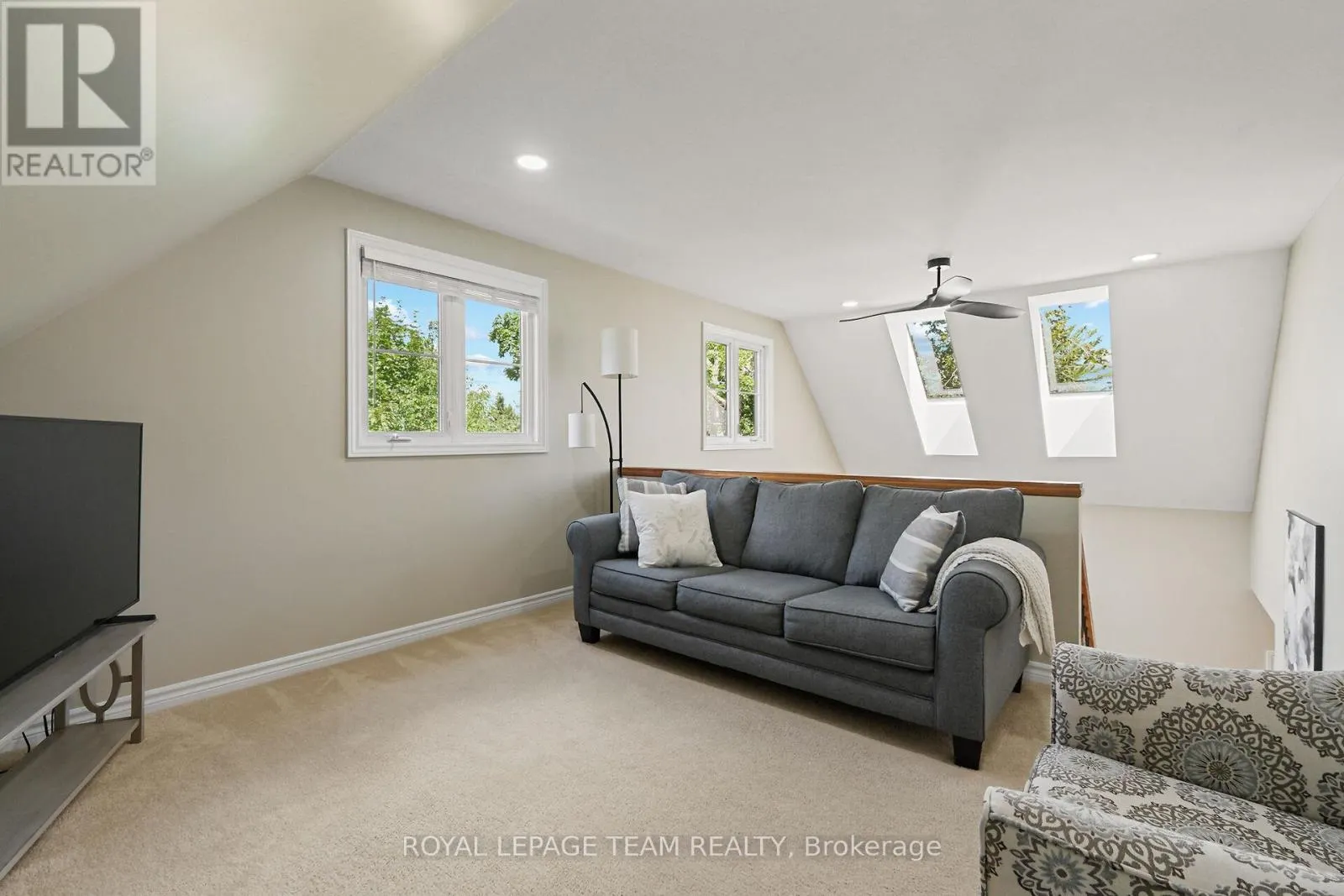 2893 BARLOW CRESCENT
