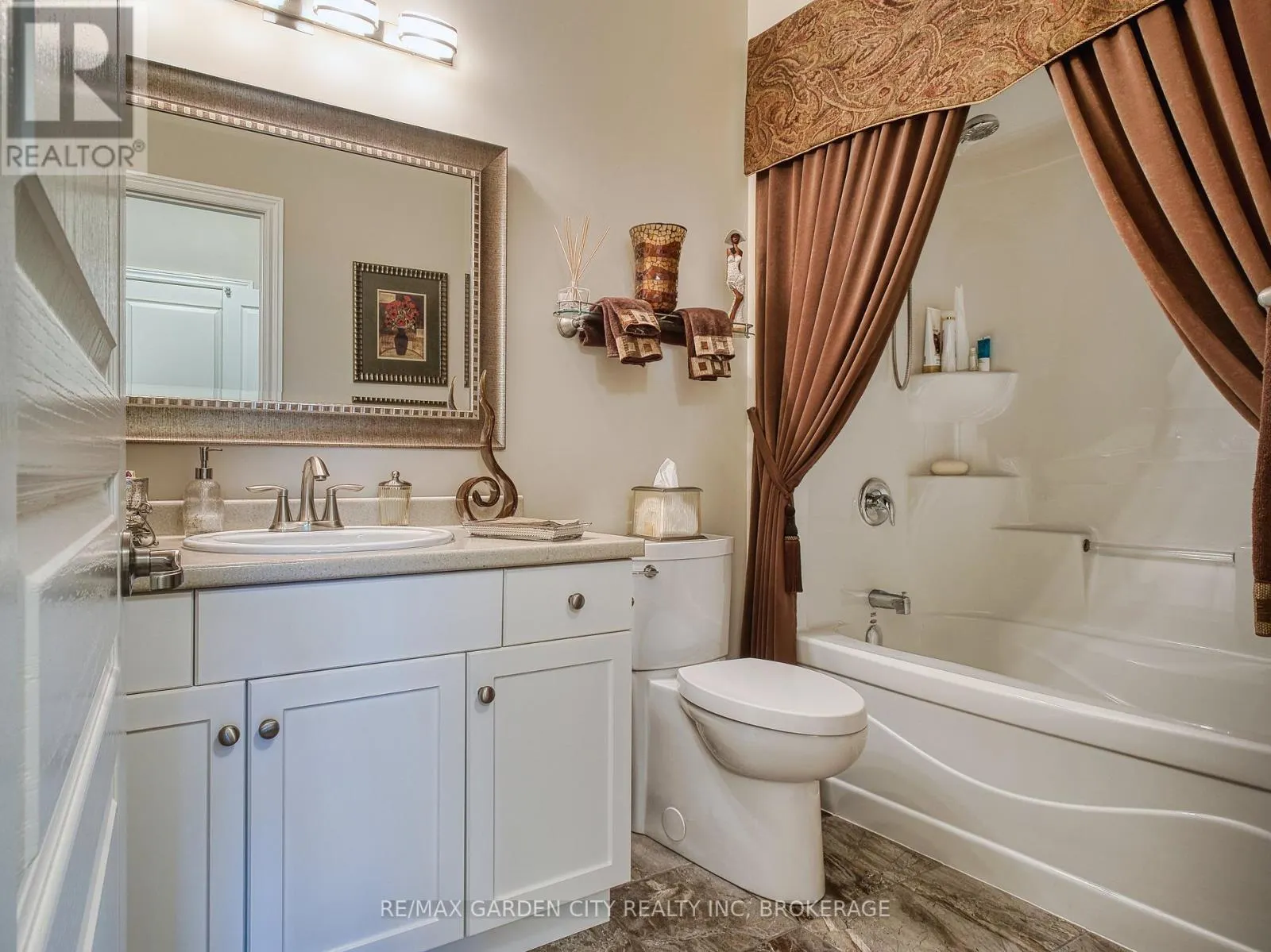 15 - 215 VANSICKLE ROAD, #15