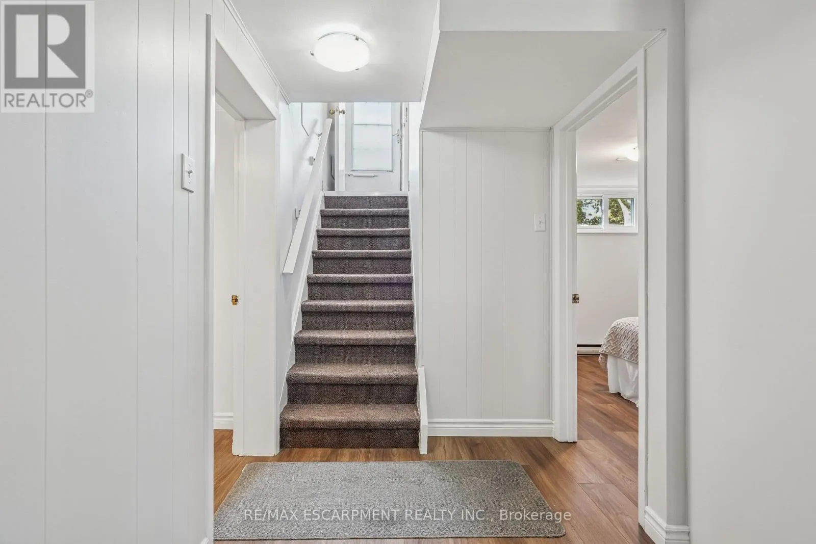 6 CLIVE AVENUE