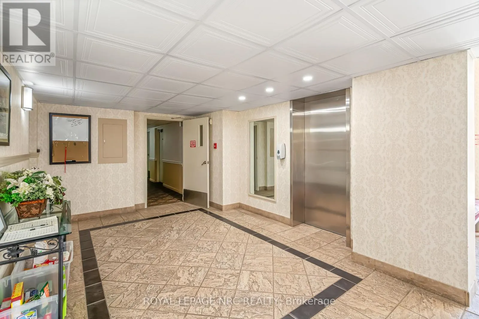 201 - 276 OAKDALE AVENUE, #201