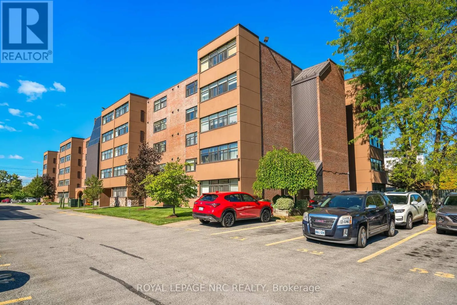 201 - 276 OAKDALE AVENUE, #201
