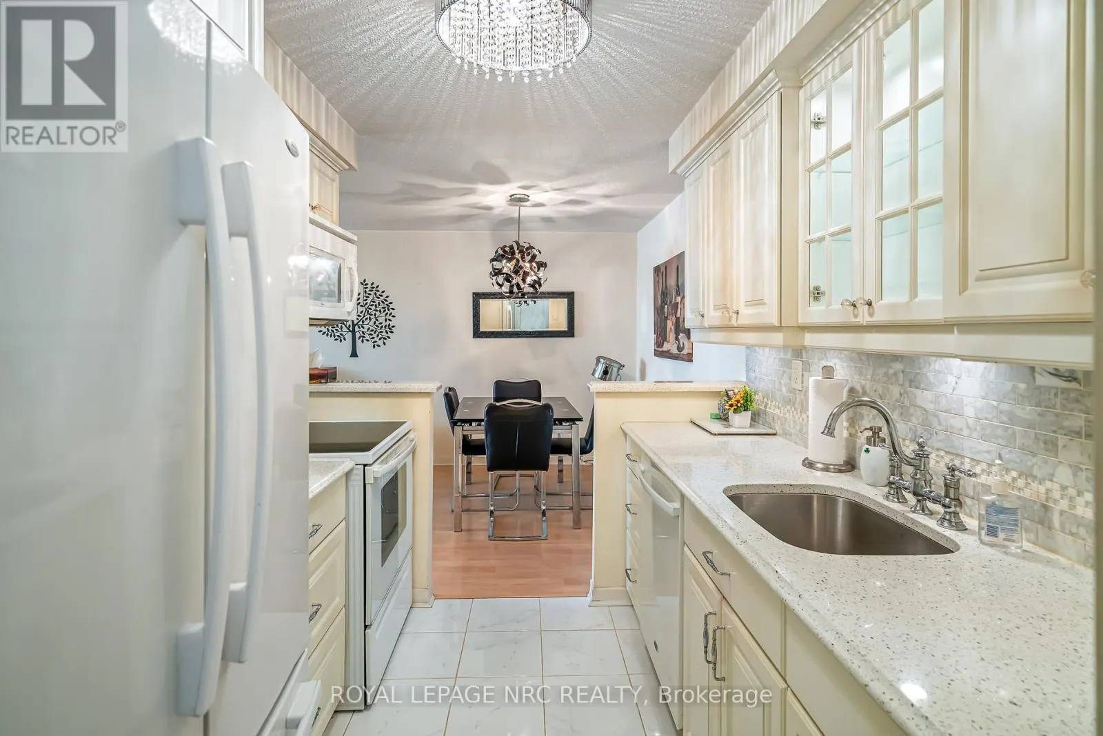 201 - 276 OAKDALE AVENUE, #201