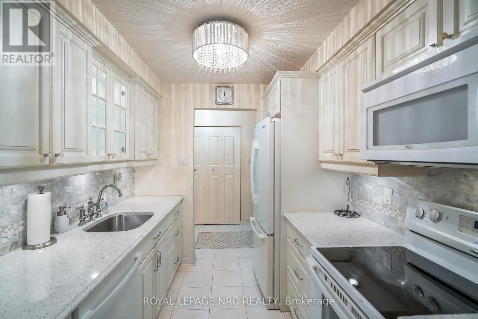 201 - 276 OAKDALE AVENUE, #201