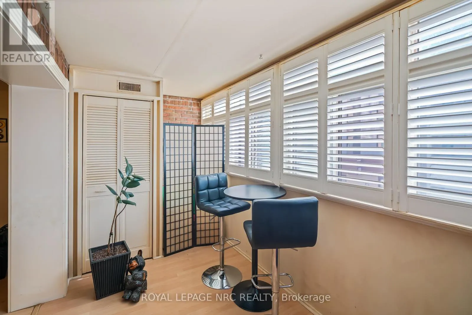 201 - 276 OAKDALE AVENUE, #201