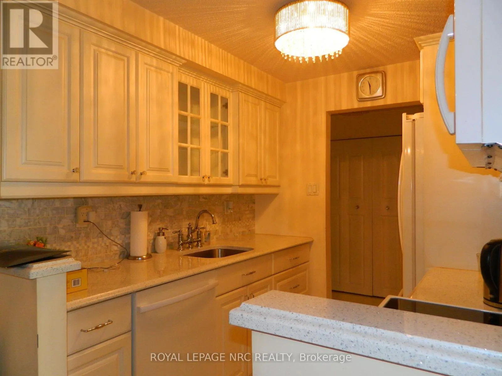 201 - 276 OAKDALE AVENUE, #201