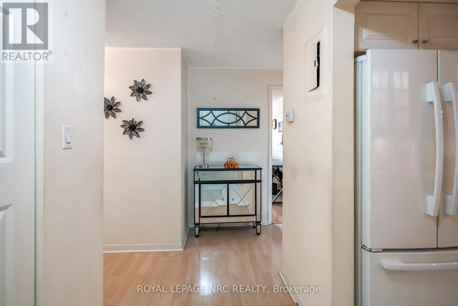 201 - 276 OAKDALE AVENUE, #201