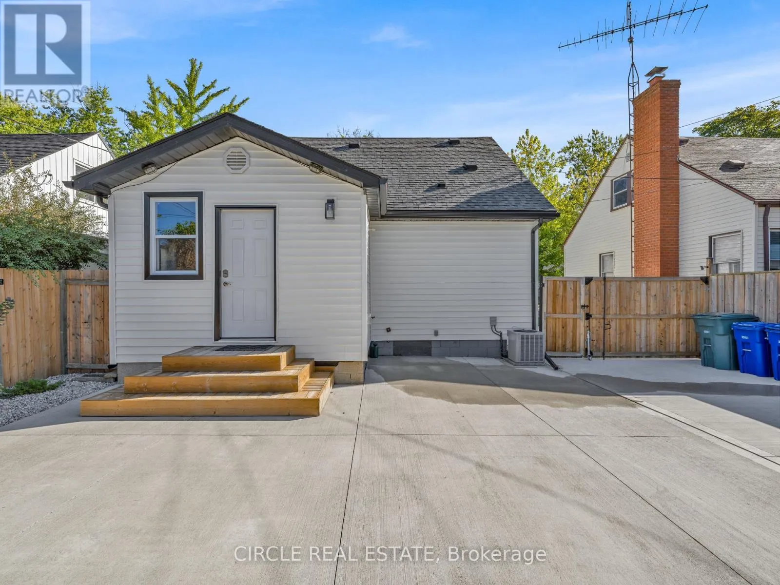 2243 ELSMERE AVENUE