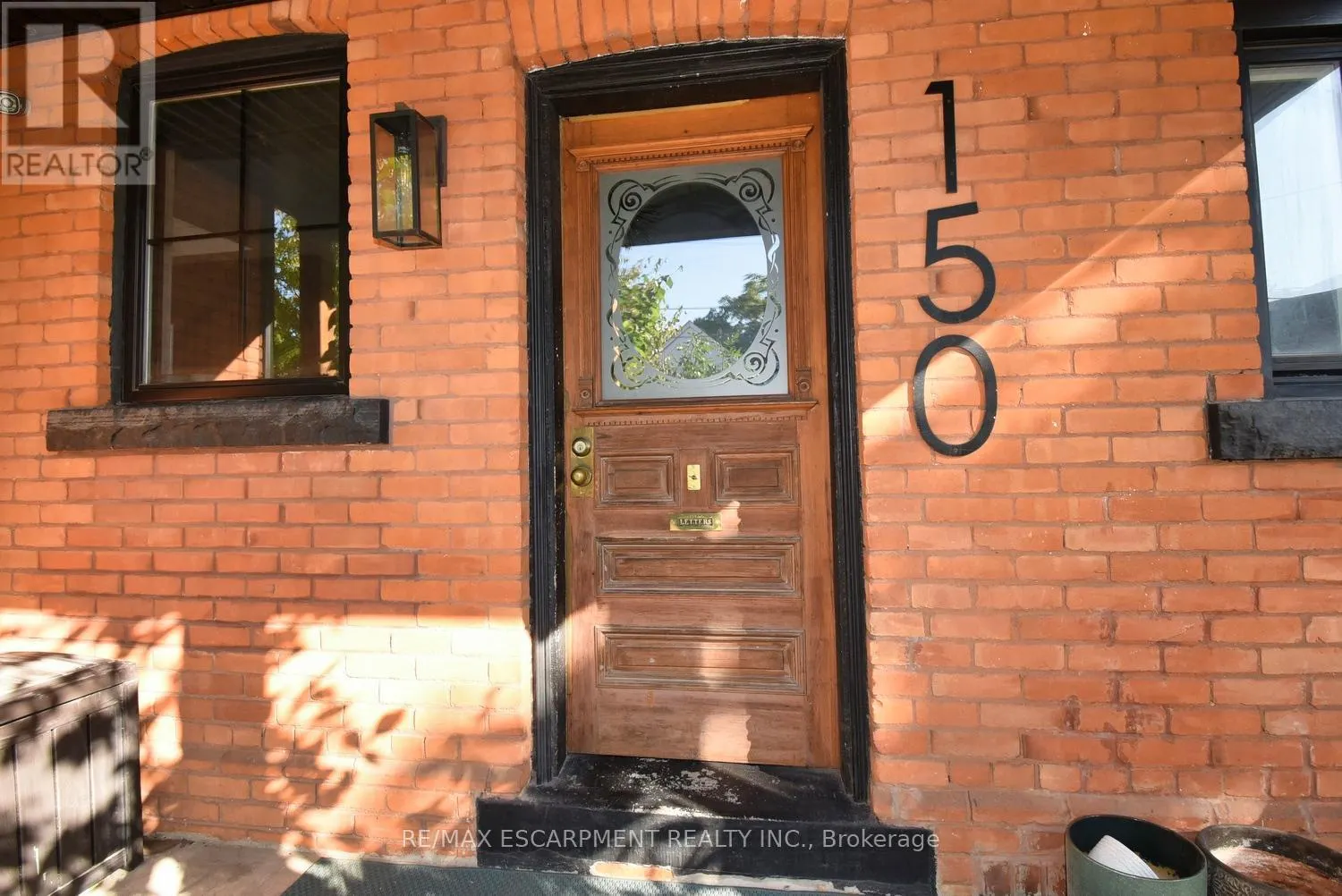 150 VICTORIA AVENUE N