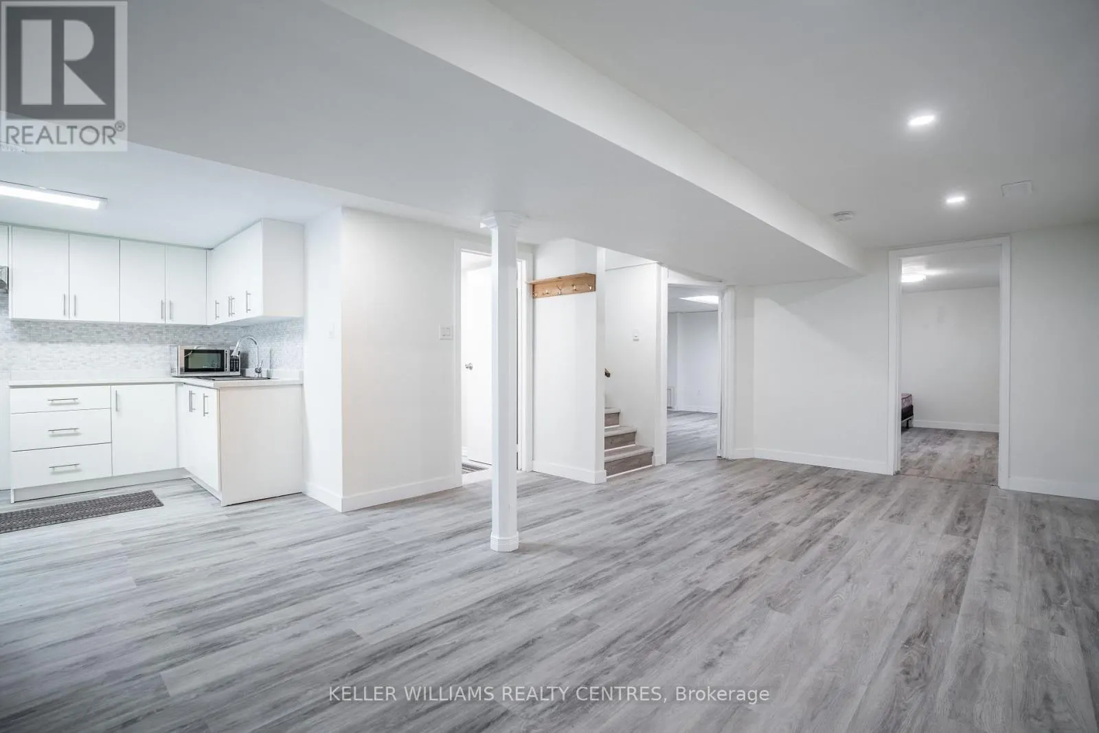6131 VALLEY WAY