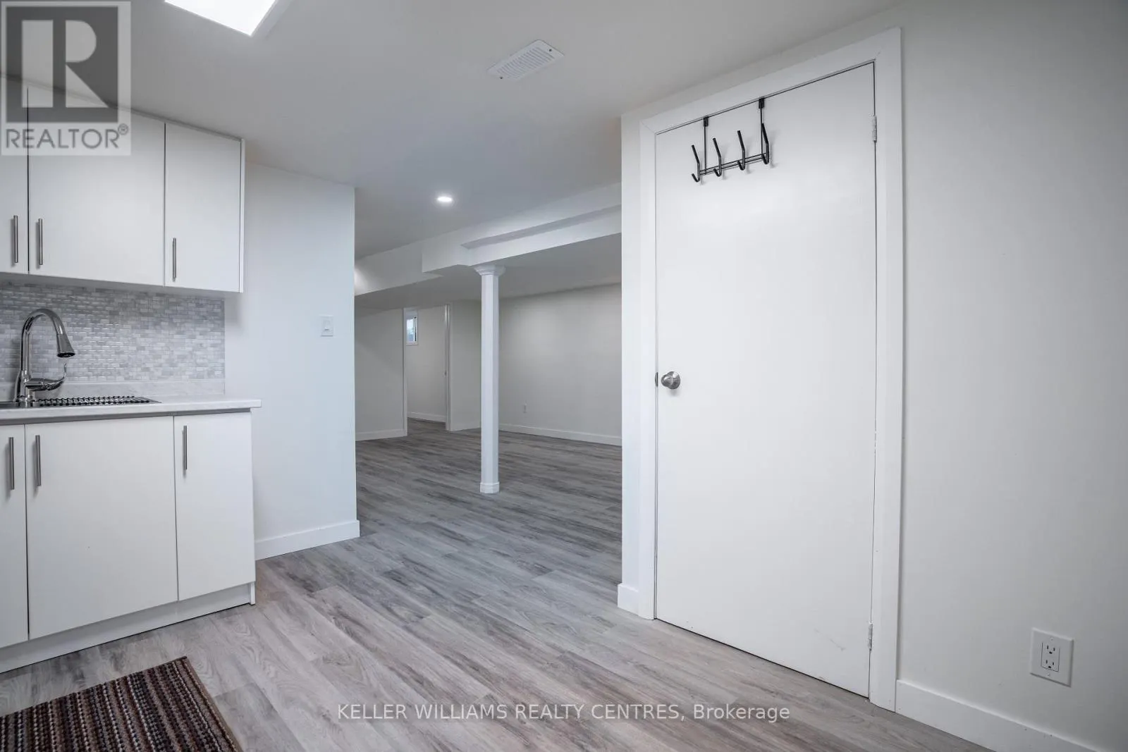 6131 VALLEY WAY