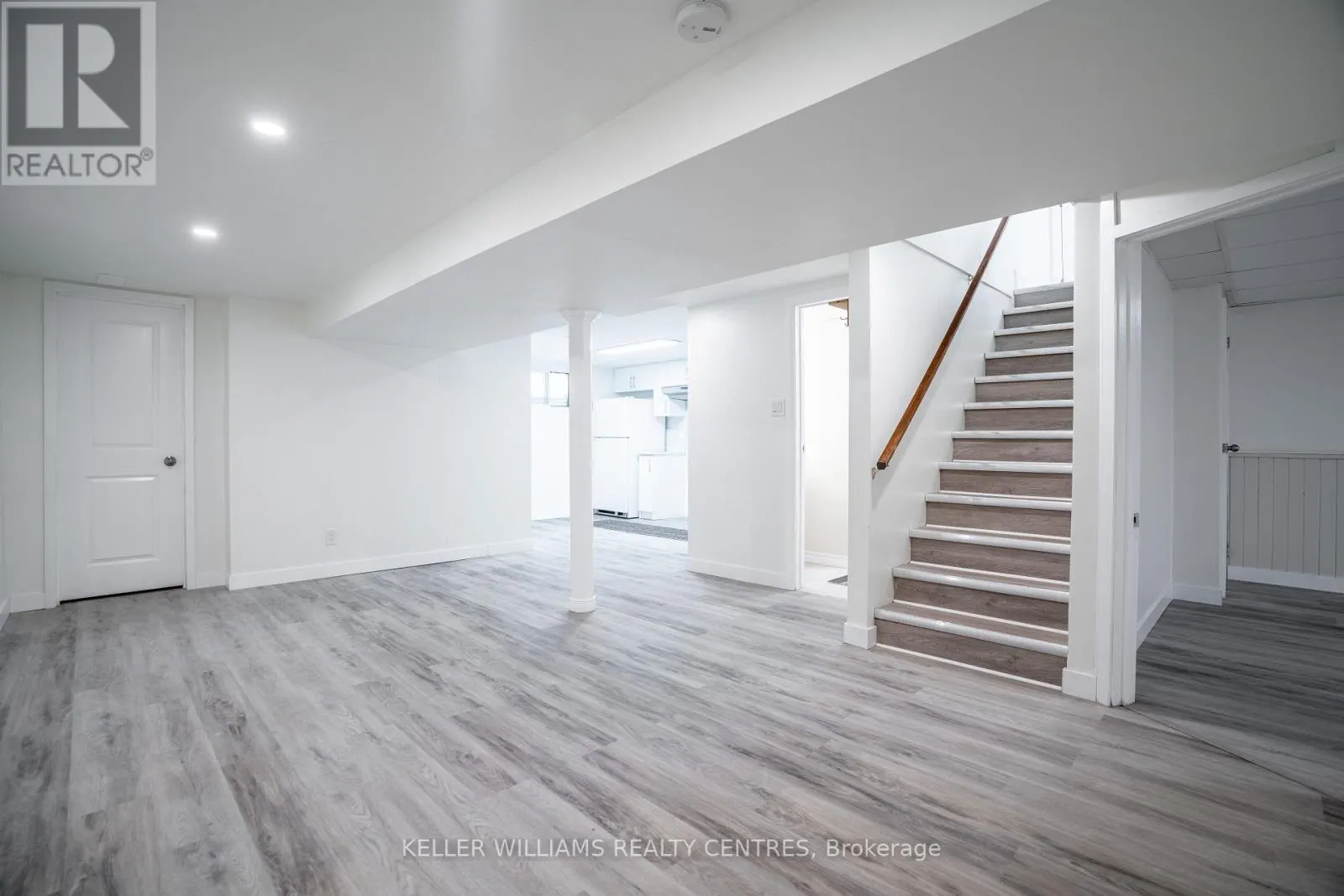 6131 VALLEY WAY