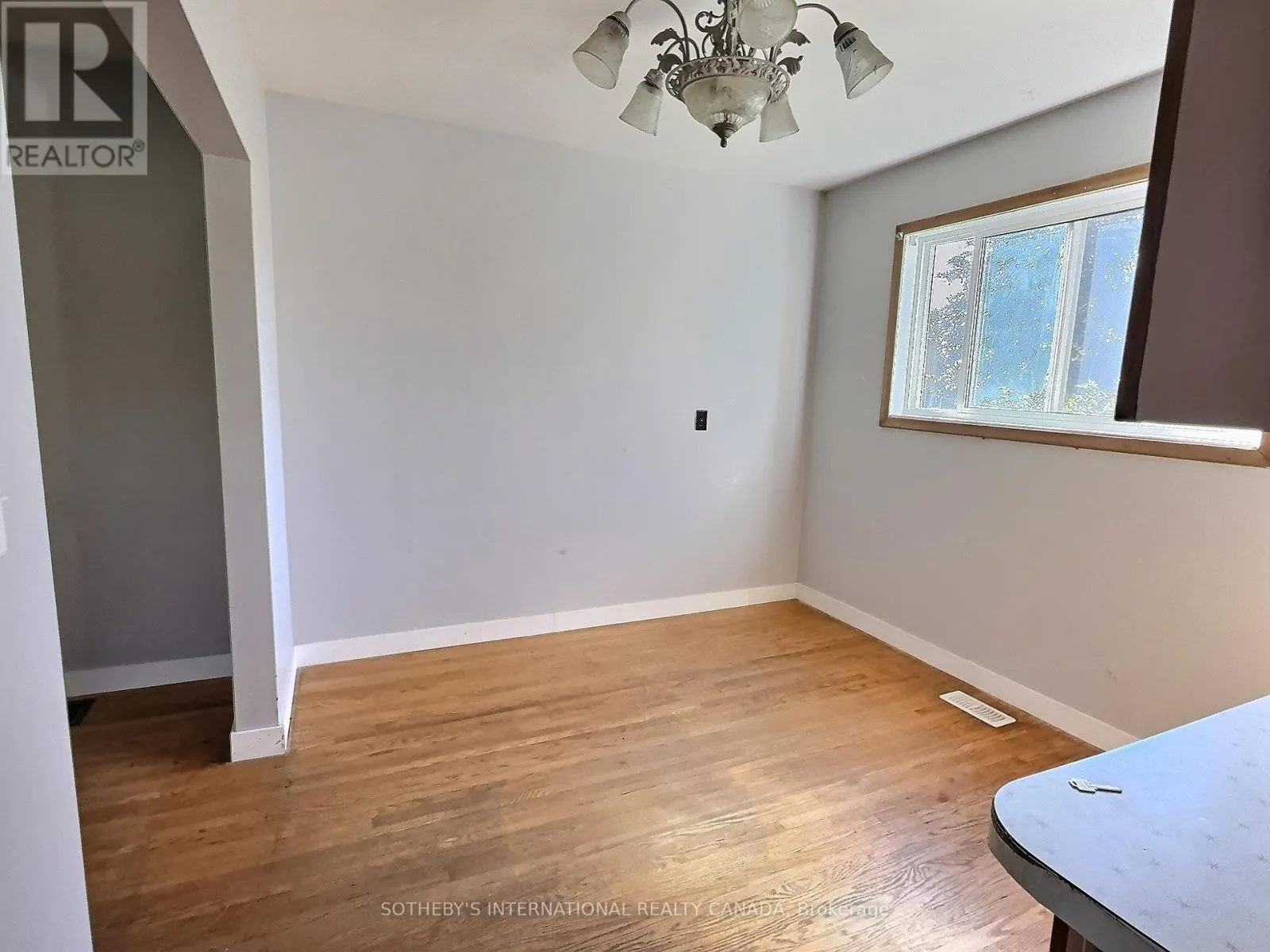 27 HILLTOP DRIVE