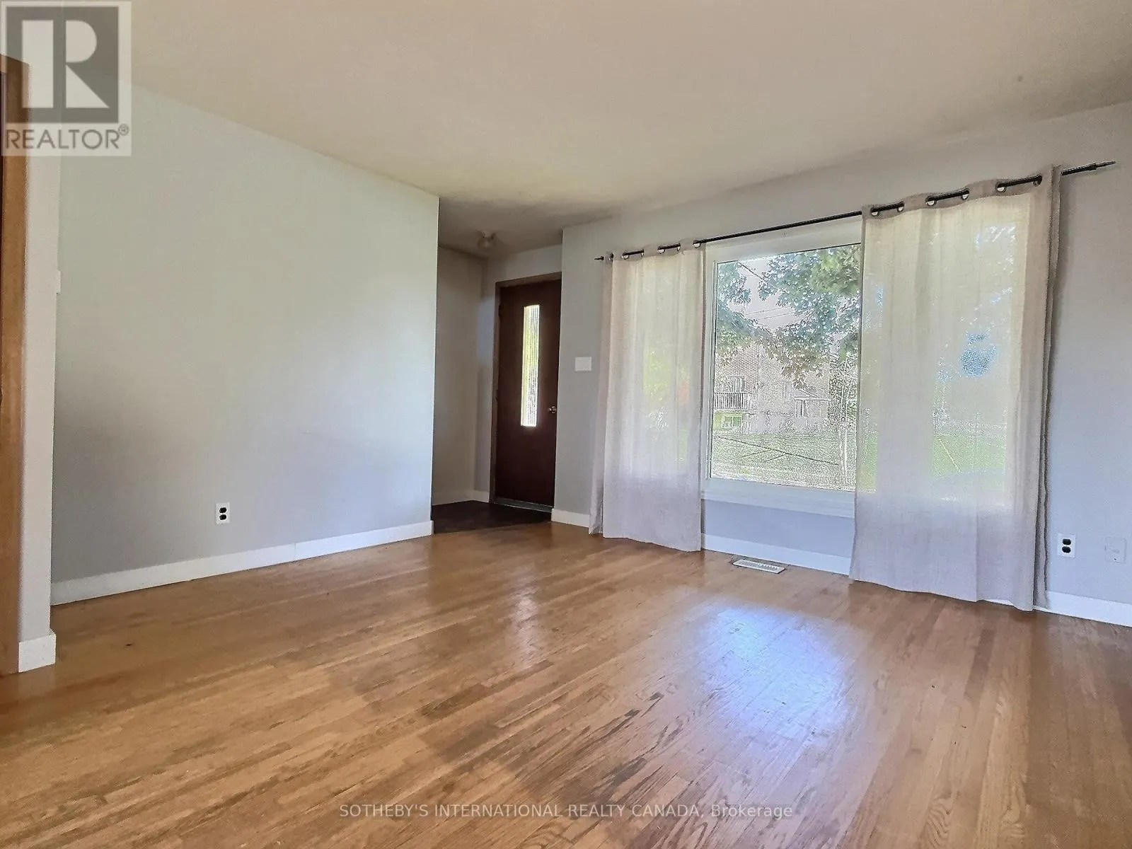 27 HILLTOP DRIVE
