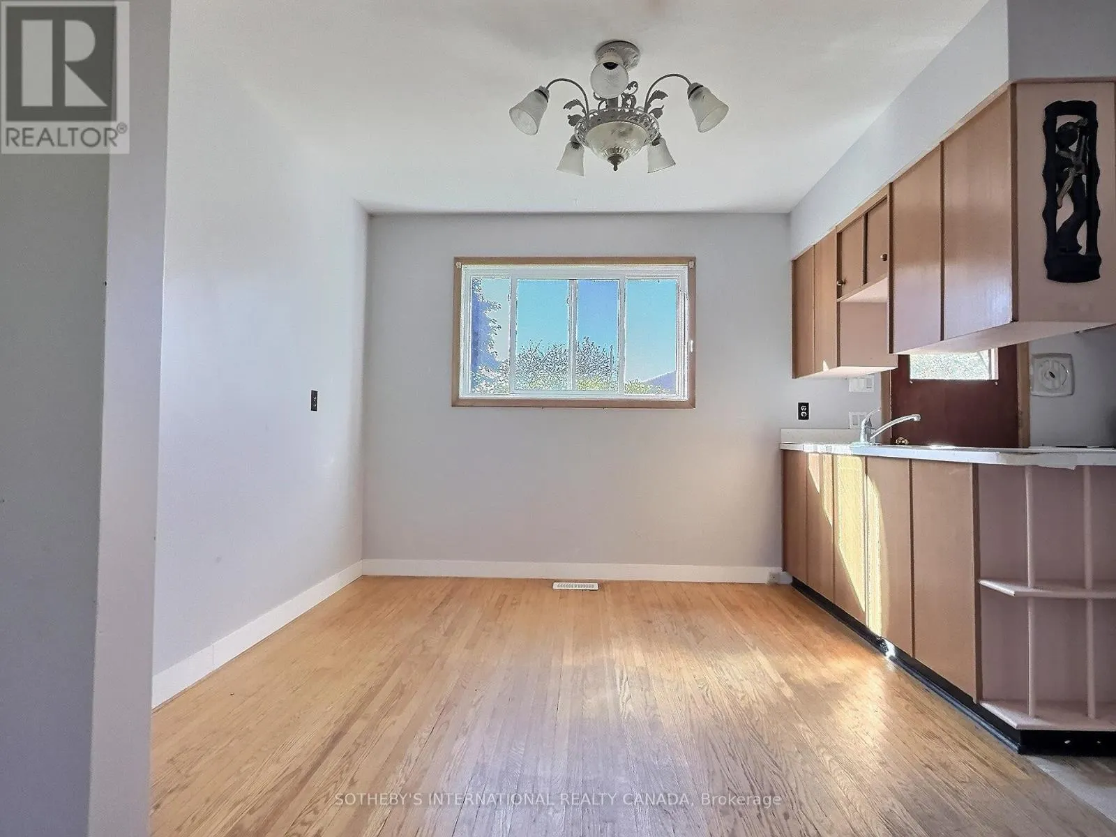27 HILLTOP DRIVE