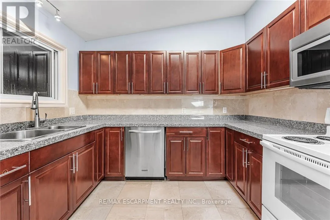 6122 MAYFAIR DRIVE
