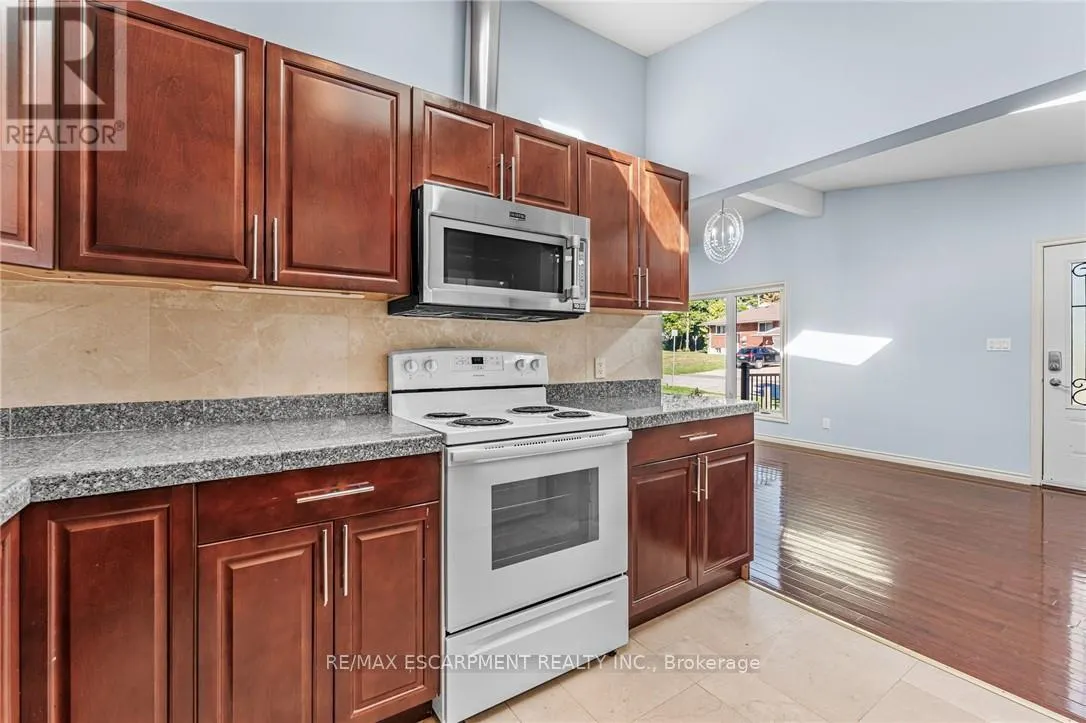 6122 MAYFAIR DRIVE