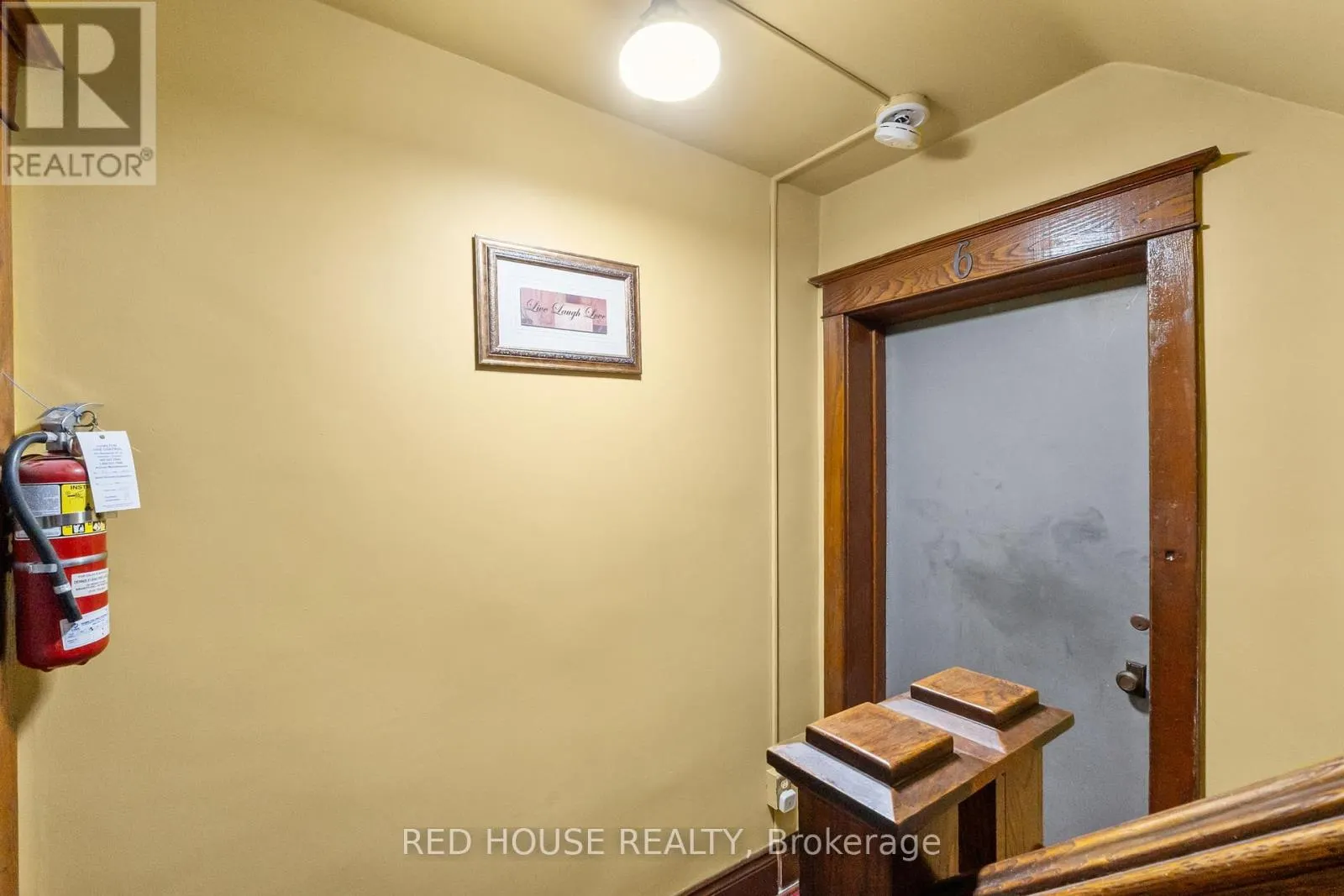 UNIT 6 - 55 BALSAM AVENUE S