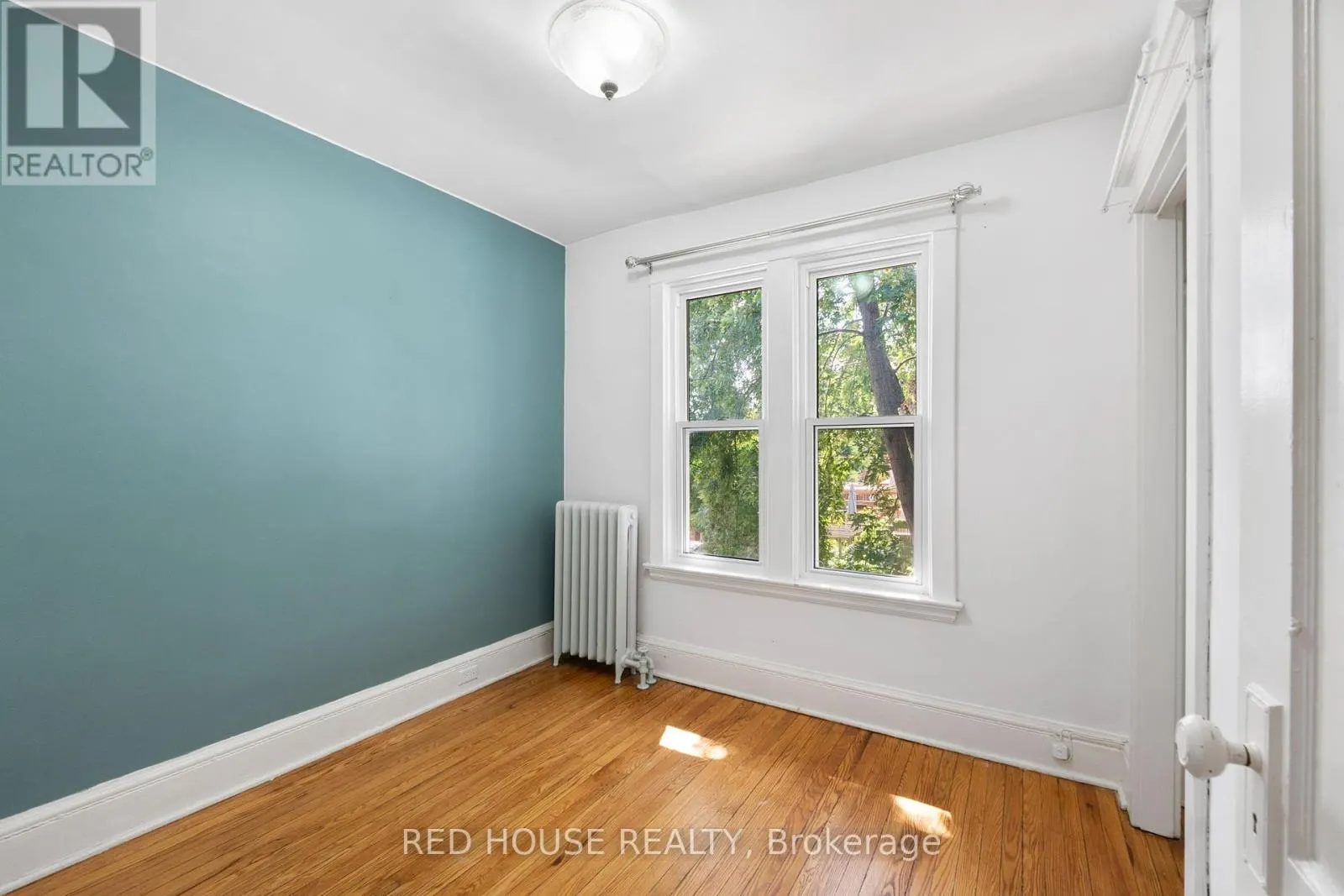UNIT 6 - 55 BALSAM AVENUE S