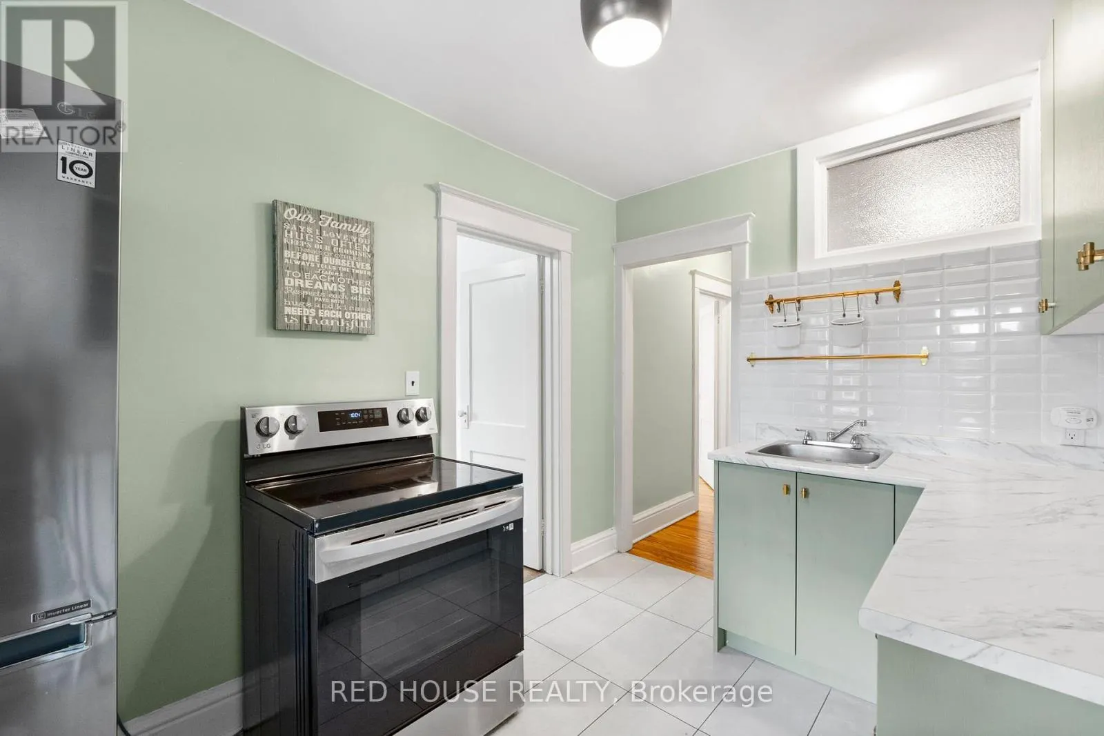 UNIT 6 - 55 BALSAM AVENUE S