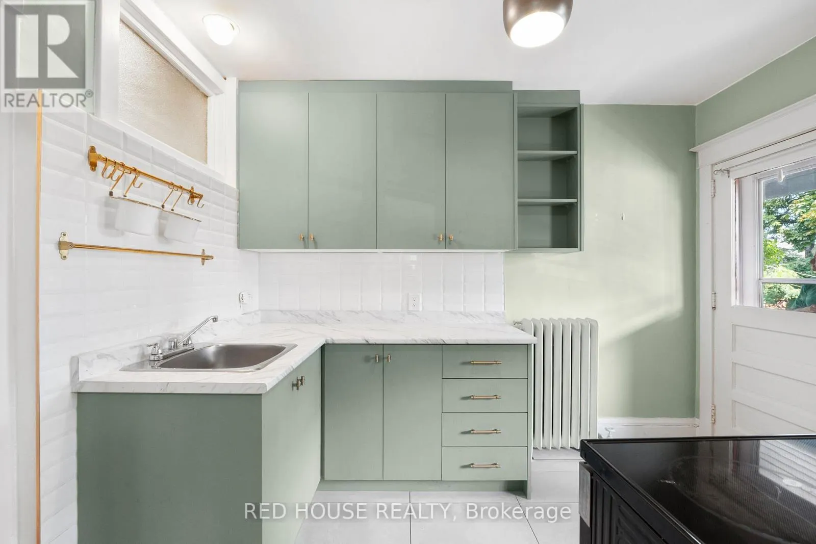 UNIT 6 - 55 BALSAM AVENUE S