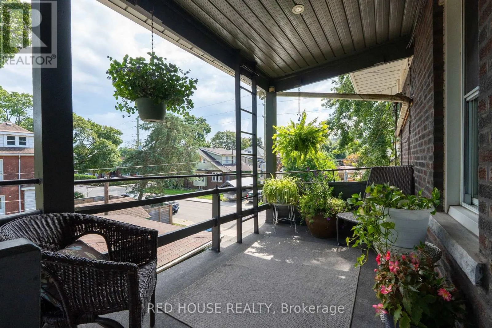 UNIT 6 - 55 BALSAM AVENUE S
