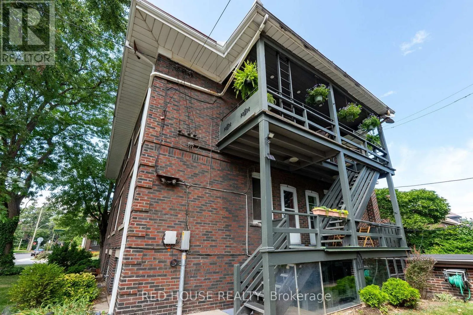 UNIT 6 - 55 BALSAM AVENUE S