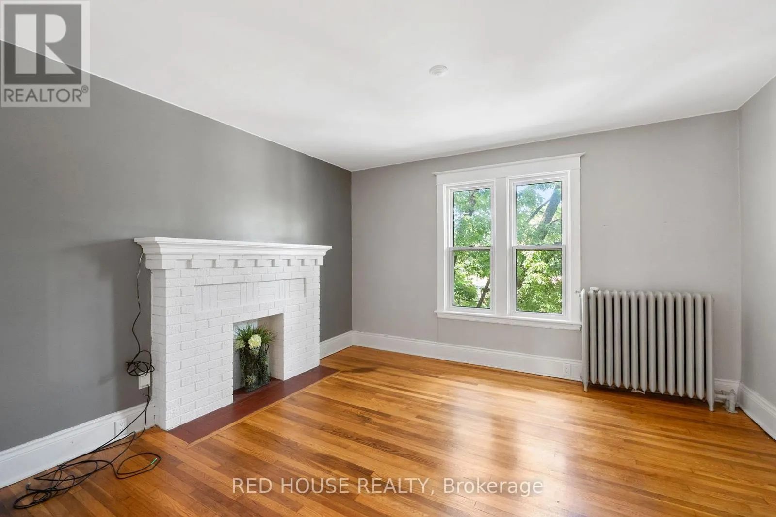 UNIT 6 - 55 BALSAM AVENUE S