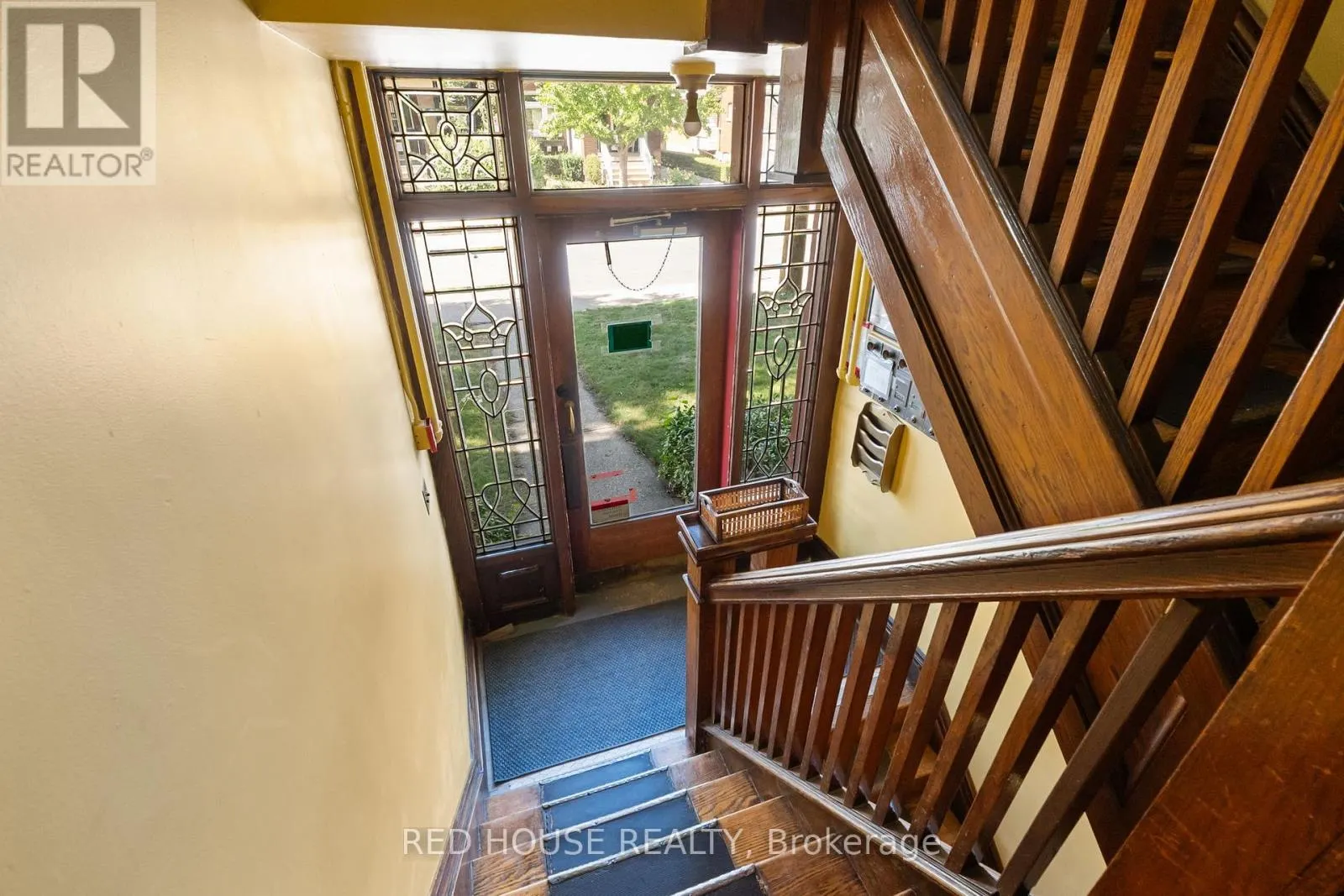 UNIT 6 - 55 BALSAM AVENUE S