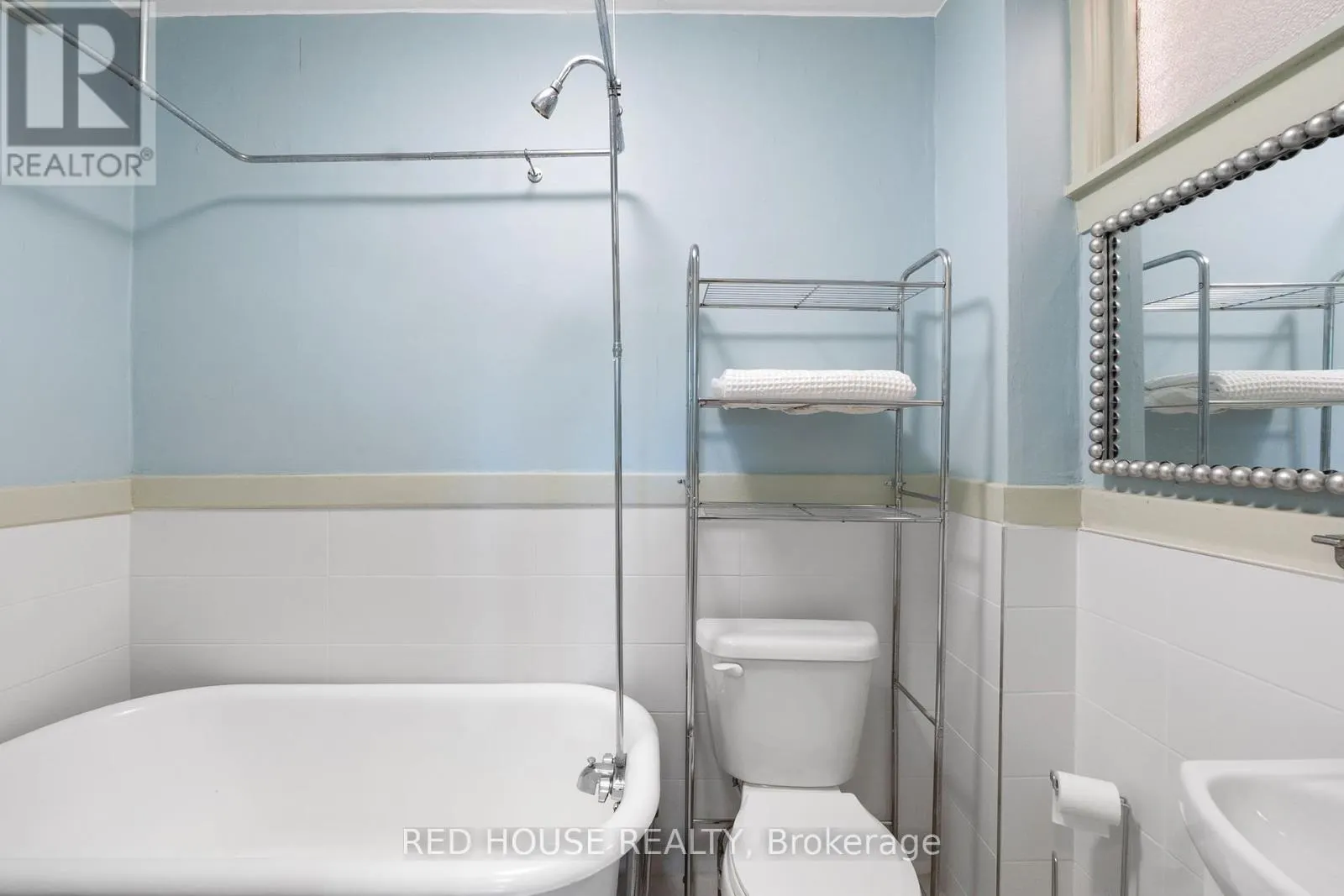 UNIT 6 - 55 BALSAM AVENUE S