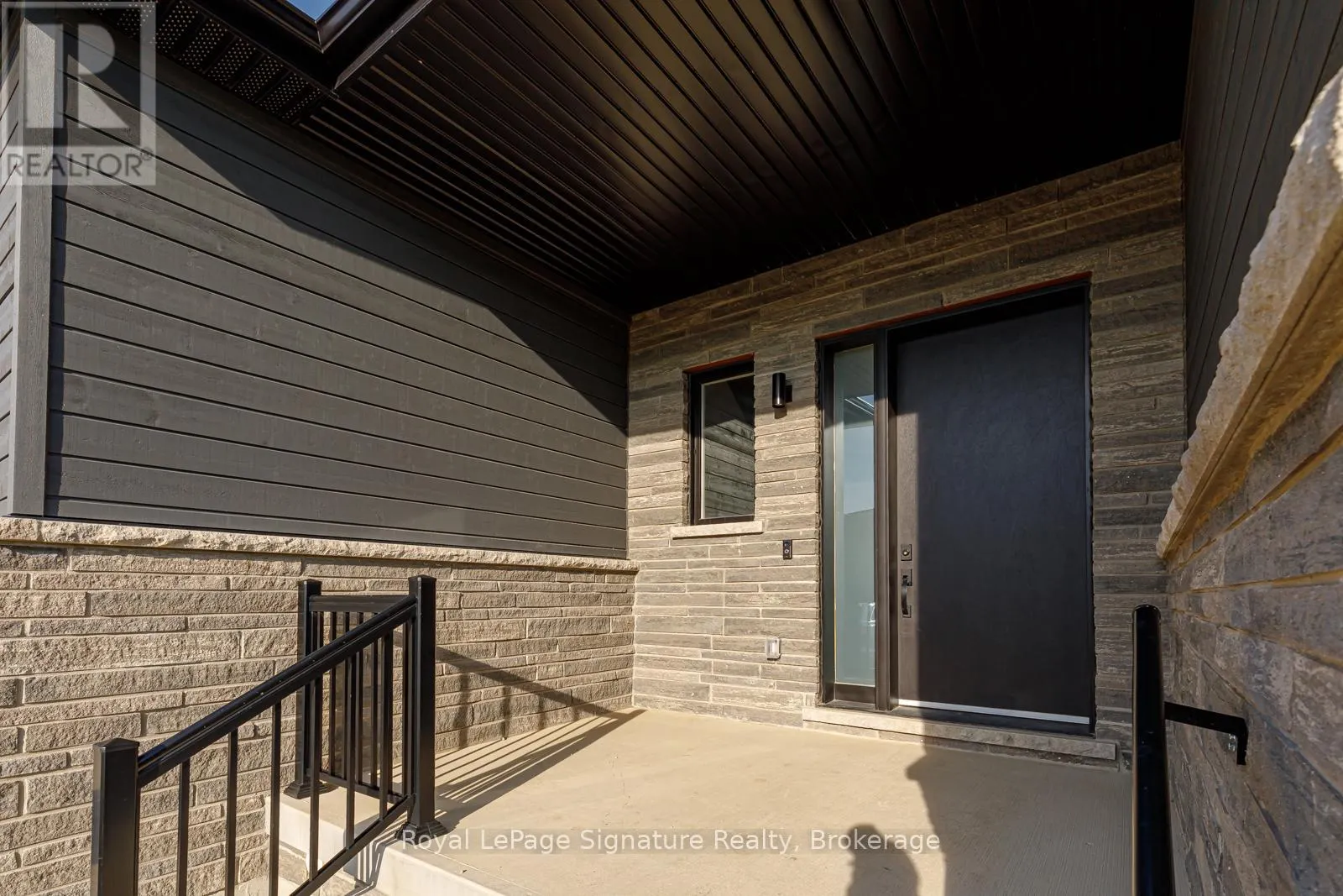 107 SLADDEN COURT